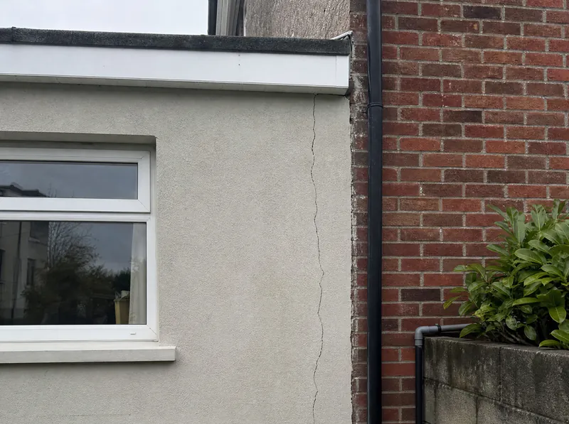 Vertical crack at the junction between a rear extension and the original house